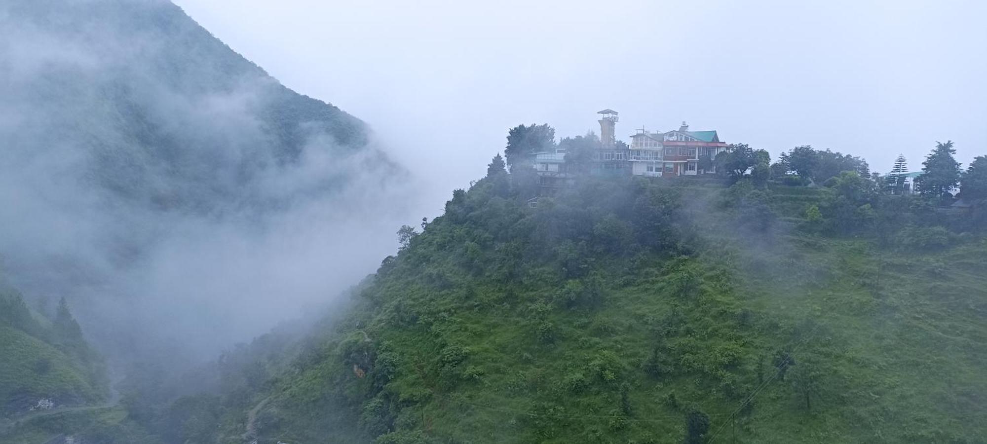 Icebergs Mussoorie - A Boutique Stay And 24 Hrs Roof Top Cafe 外观 照片