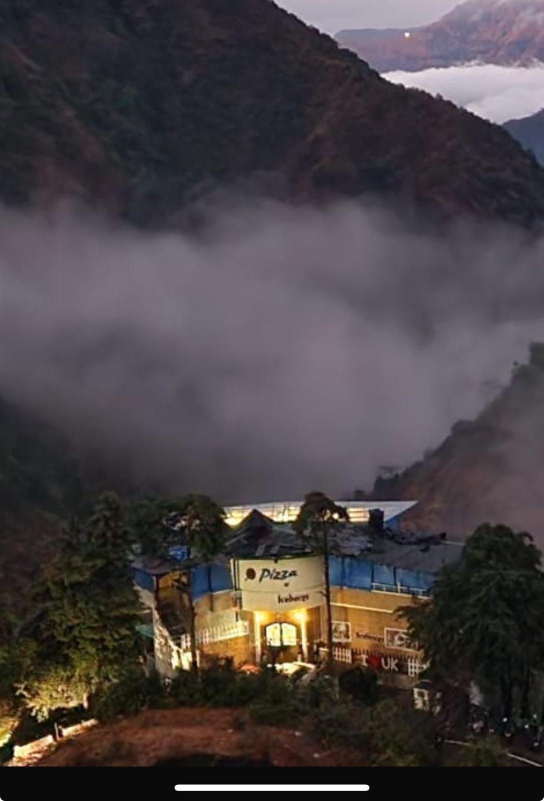 Icebergs Mussoorie - A Boutique Stay And 24 Hrs Roof Top Cafe 外观 照片